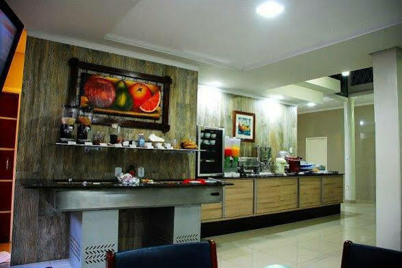 קורומבה Santa Monica Palace Hotel מראה חיצוני תמונה