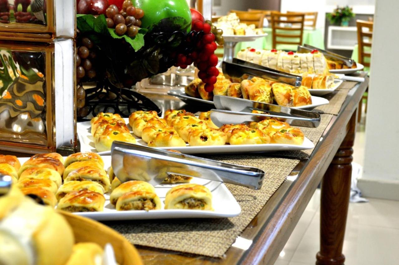 קורומבה Santa Monica Palace Hotel מראה חיצוני תמונה